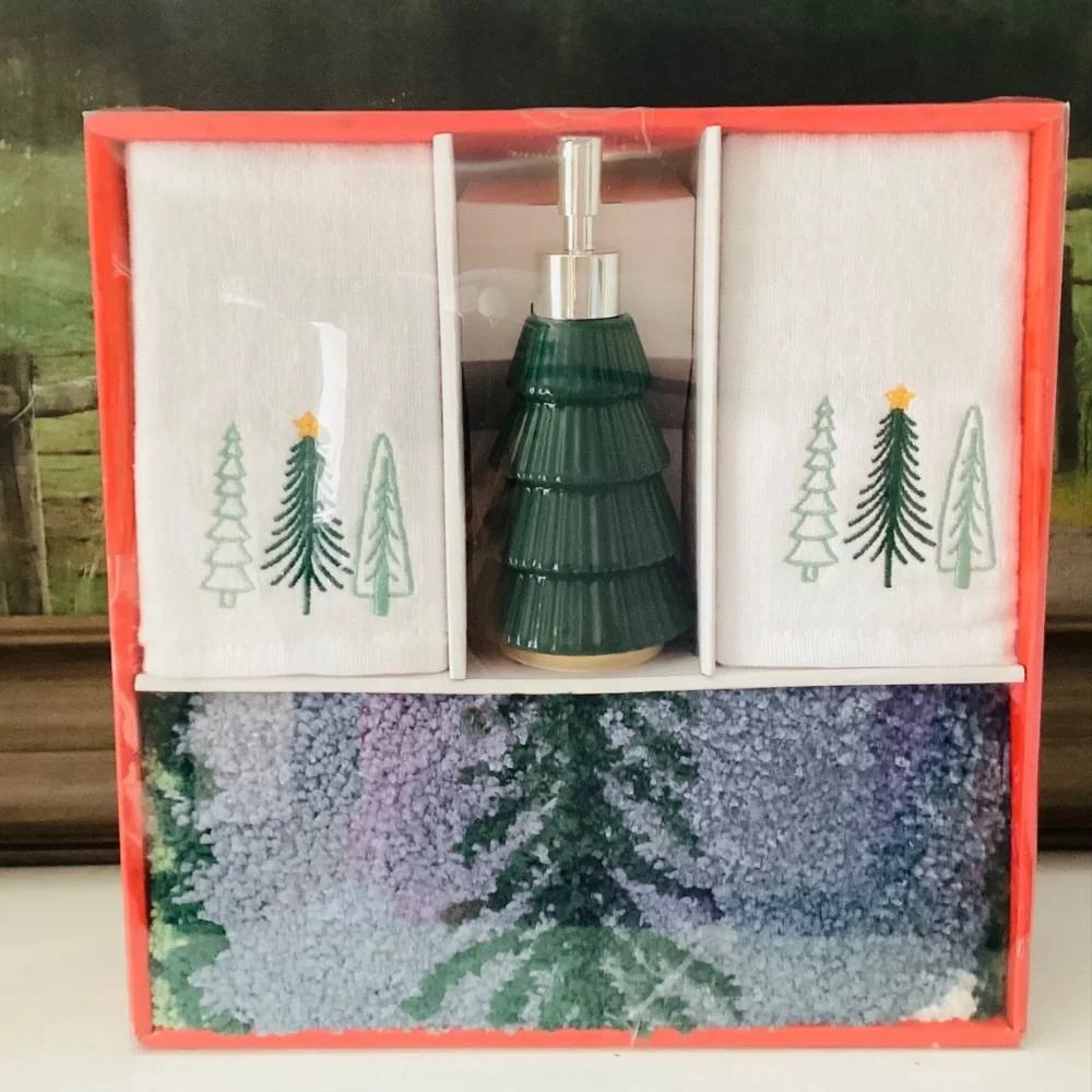 Merry Moments Holiday Bathroom Set 4pc Rug Towels Lotion Dispenser Christmas Dec
